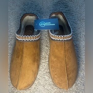 White Mountain women’s Brown Suede Slip-Ons